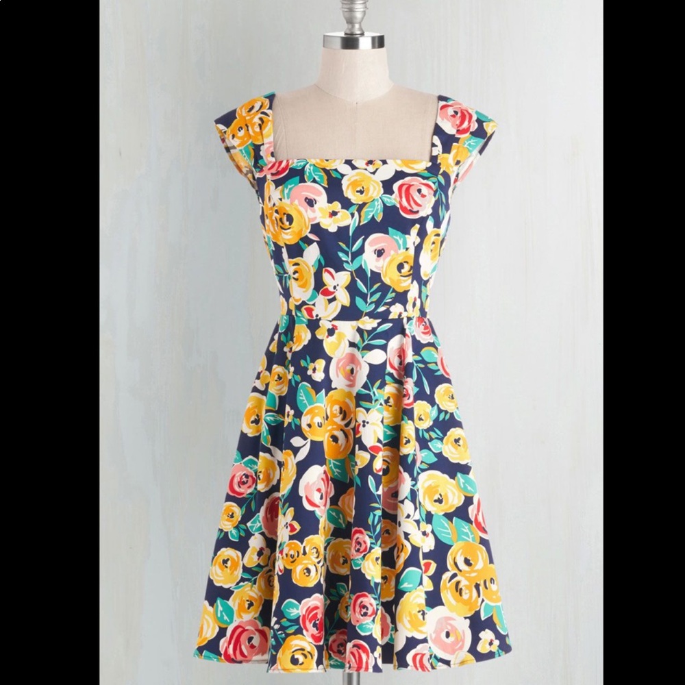 ModCloth Because I’m Blossom Retro Floral Dress S